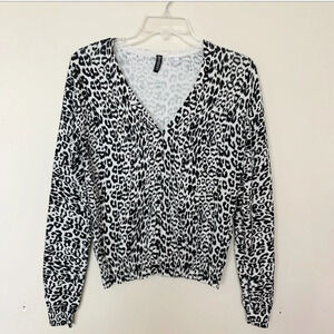 H&M Cheetah V-Neck Button Cardigan Long Sleeve size 10